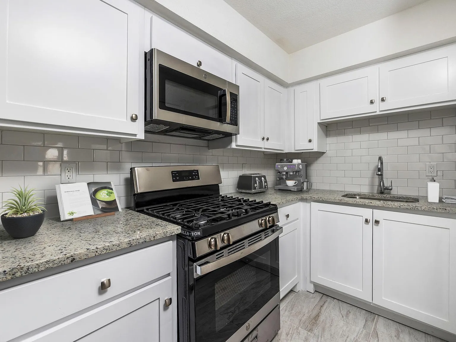 1201 N St Vrain Street — Photo 1