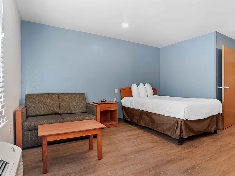 Deluxe Studio - 1 Full Bed