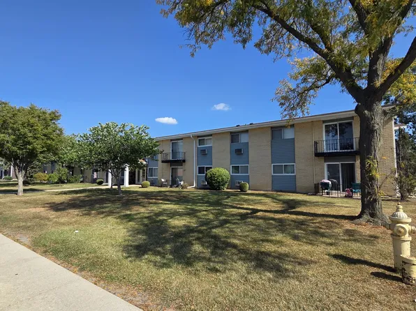 9561 Dee Rd APT 2D, Des Plaines, IL 60016