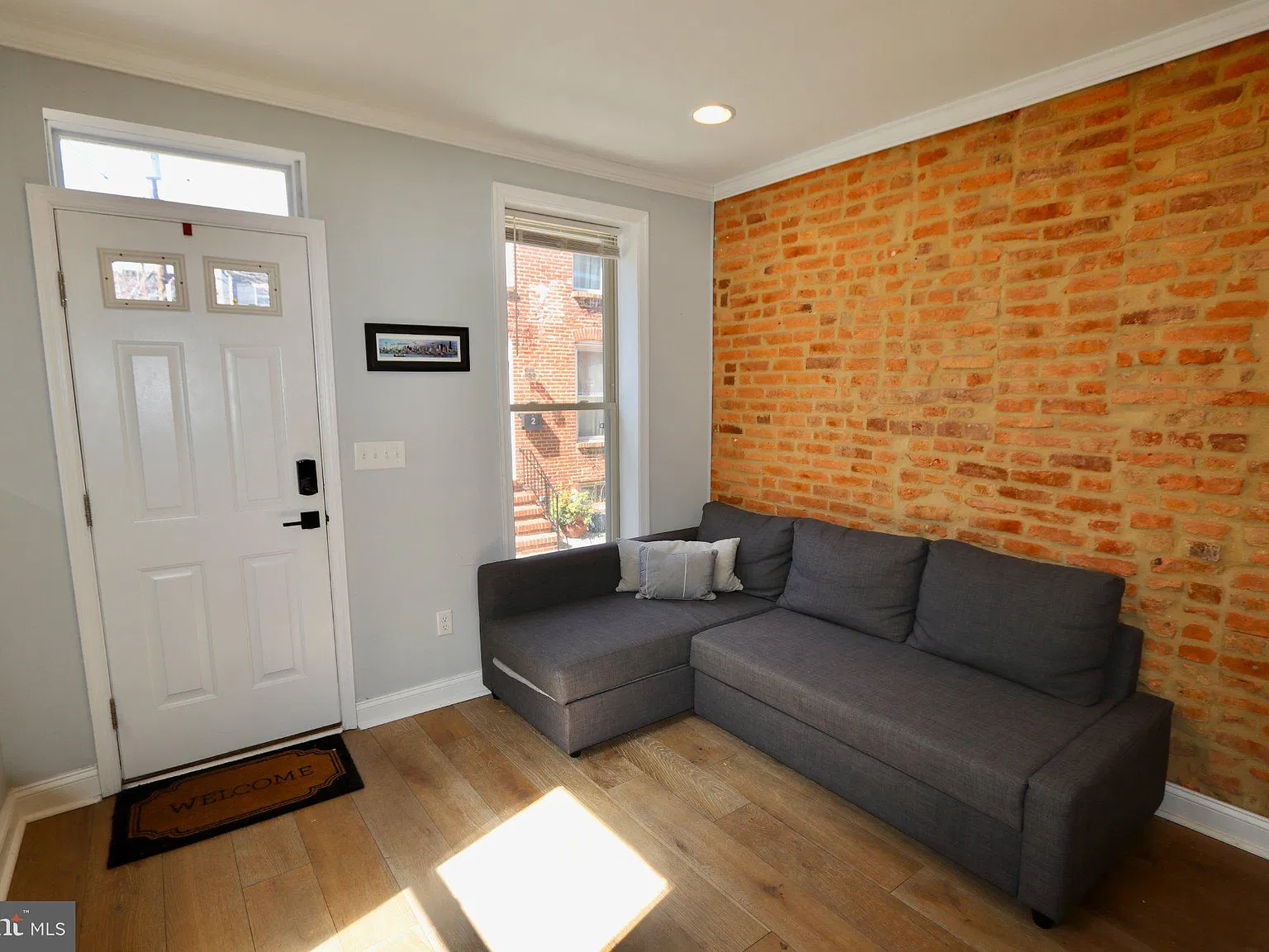 3 bed, 3.0 bath, 1320 sqft, $2,300 — Photo 2
