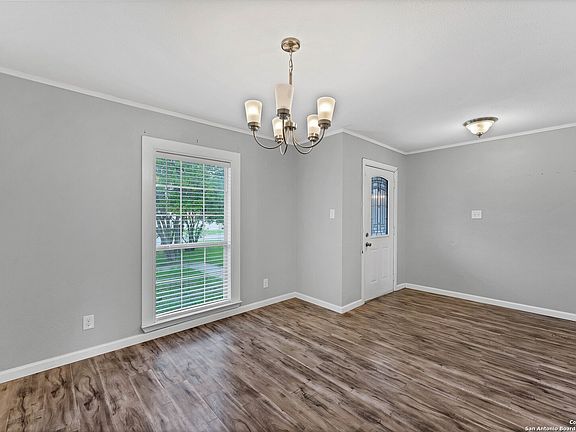 2nd image of 822 SADDLEBROOK DR