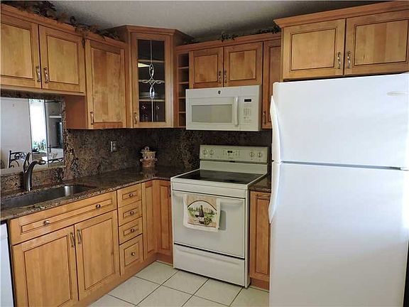 3rd image of 111 SE 3rd Ave APT 407