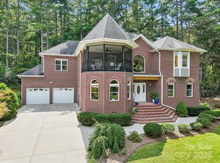 15 Madelyn Ln, Fairview, NC 28730