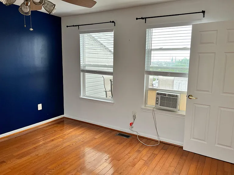 1607 E Fairmount Ave — Photo 22