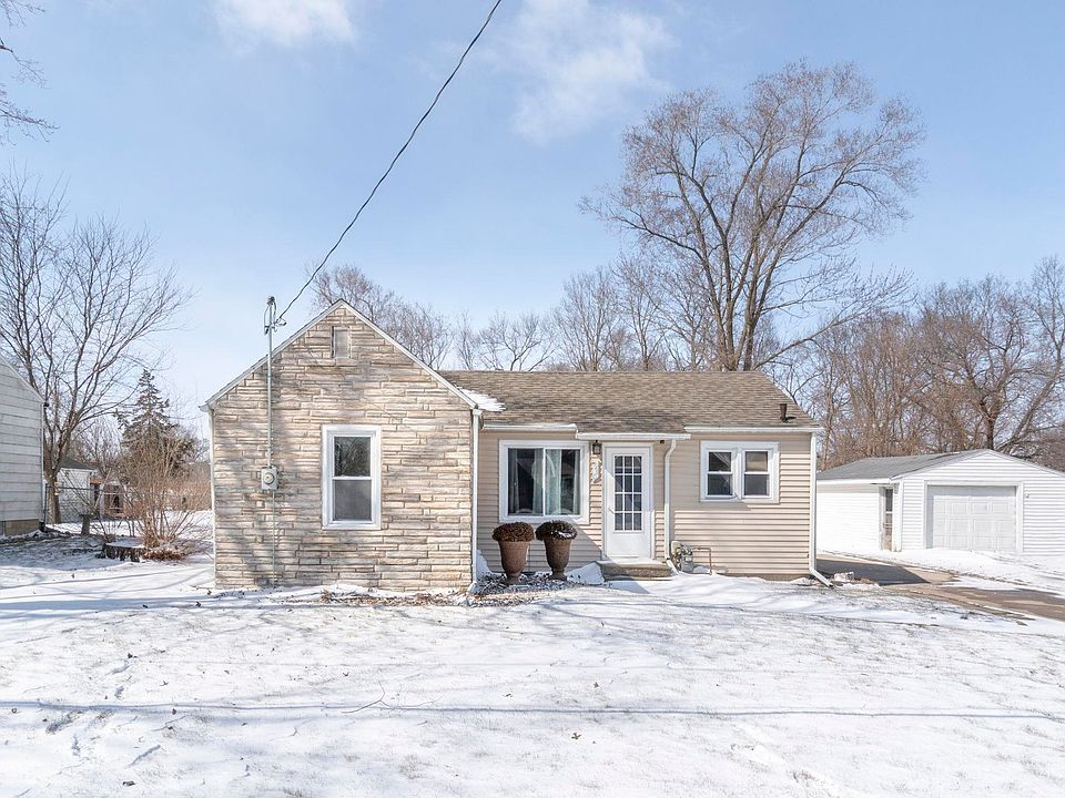 1st image of 930 Colleen Ave