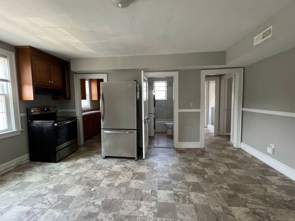 861 Farmington Ave #2