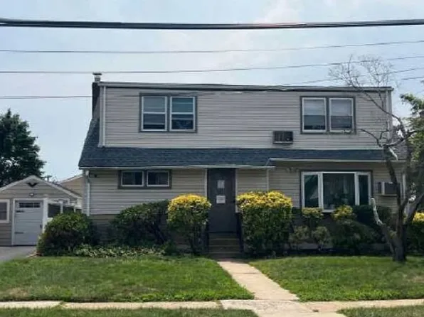 4 Sheridan St, Valley Stream, NY 11580