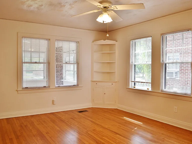 2559 Dellwood Ave — Photo 10