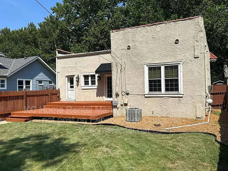 7208 Jefferson St — Photo 37