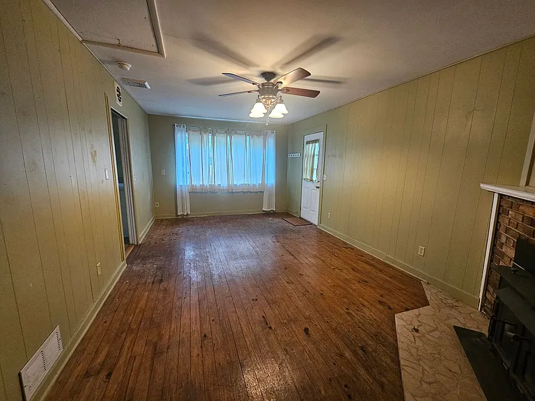 491 Westgate Dr — Photo 10