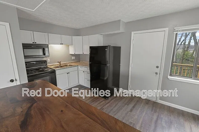 2 bed, 1.0 bath, 832 sqft, $1,050 — Photo 3