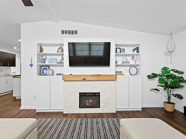 2407 S Lois Ave — Photo 4