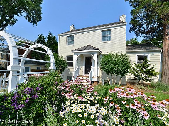3rd image of 2307 N George Mason Dr