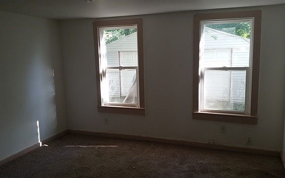 5th image of 927 Evans Ave