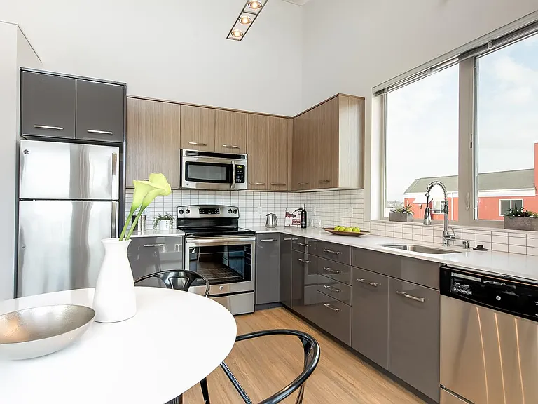 Zephyr Apartments — Photo 32