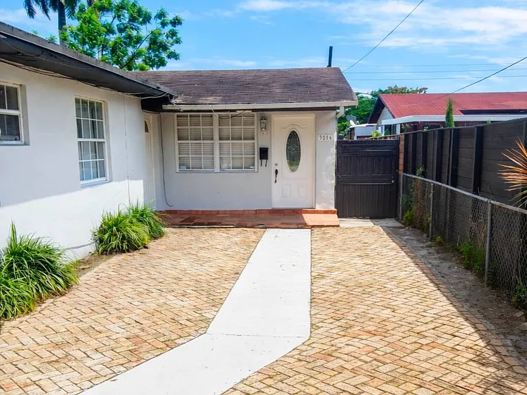3216 SW 23rd Ter #3216 — Photo 9