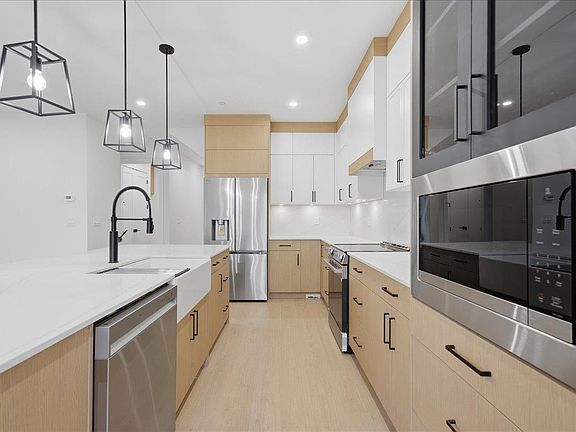 4th image of 10250 York St #2