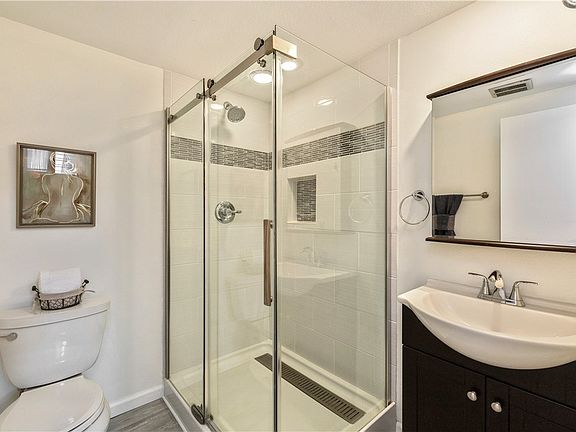 5th image of 1038 Woodland Park Dr