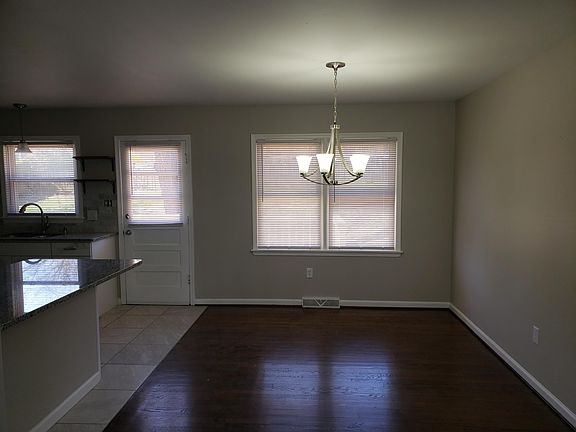 4th image of 830 Peyton St
