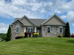 207 Meadow Ponds Ln, Maidsville, WV