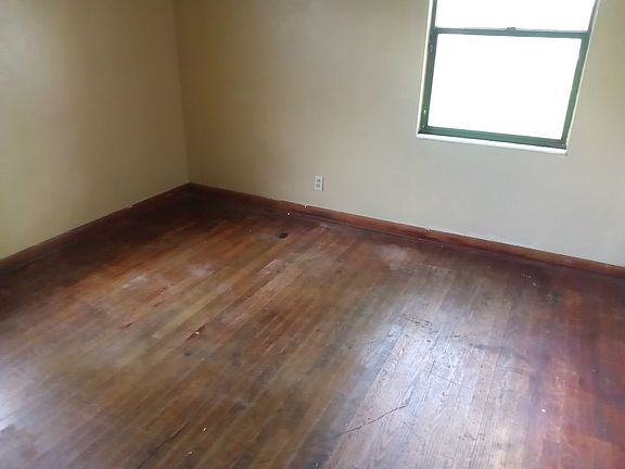 5th image of 2943 Commonwealth Ave