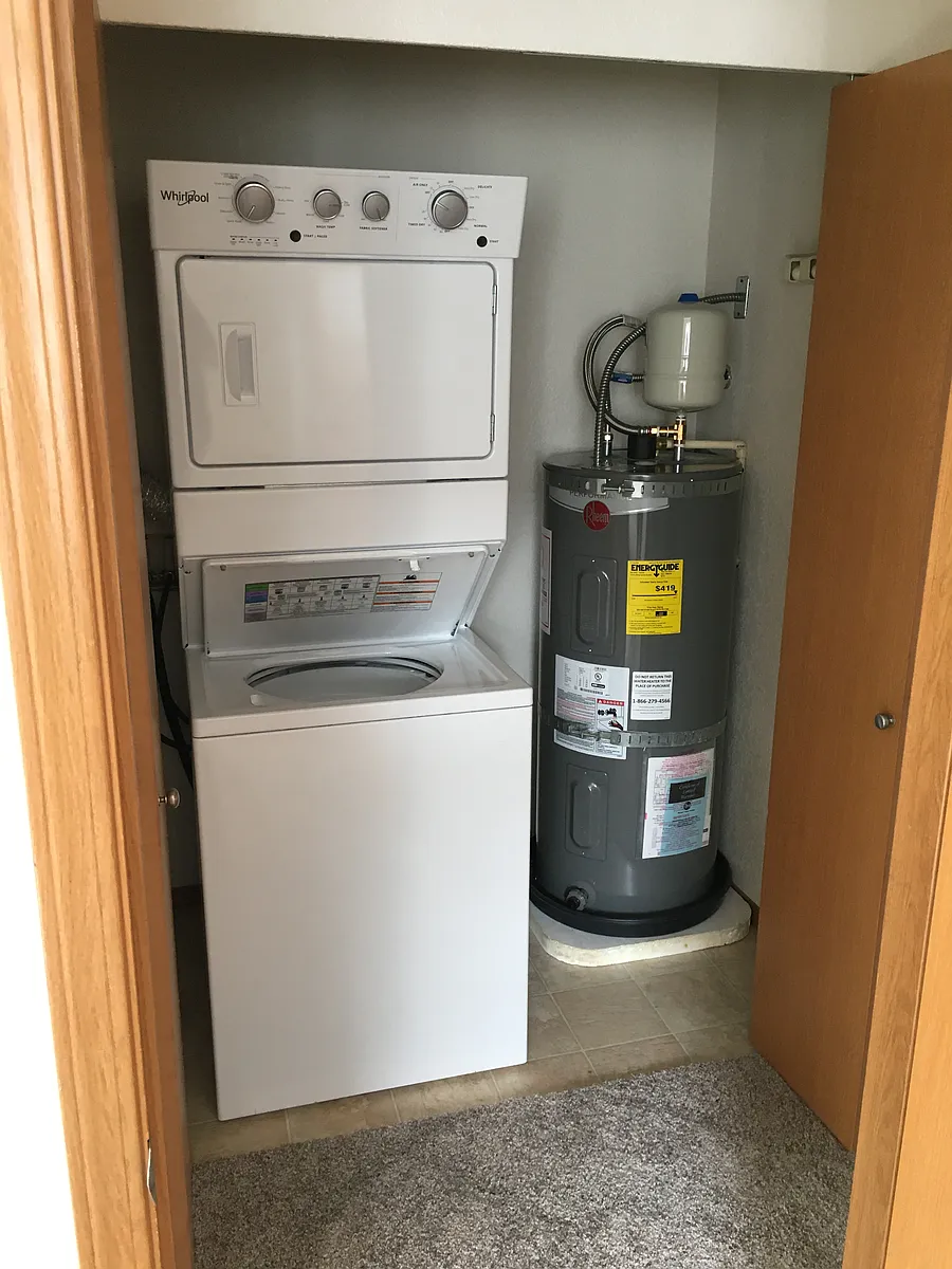 Building Photo - 5747 Fallbrook Ln