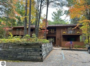 3834 Maid Marian Ln, Traverse City, MI 49686