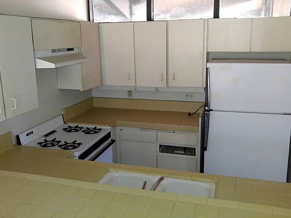 2nd image of 872 Sierra Vista Dr APT 32