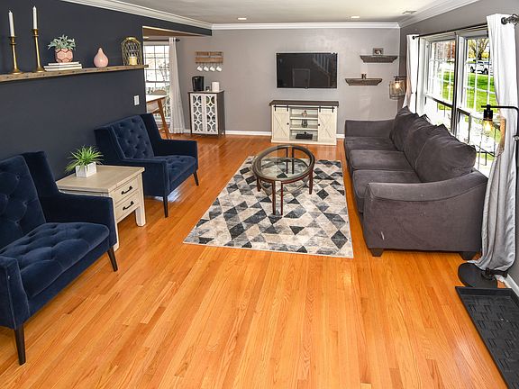 2nd image of 704 Gloucester Dr #114