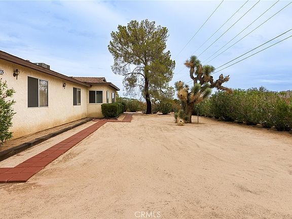 4th image of 61726 Hilltop Dr