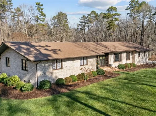 6955 Harlow Dr, High Point, NC 27263