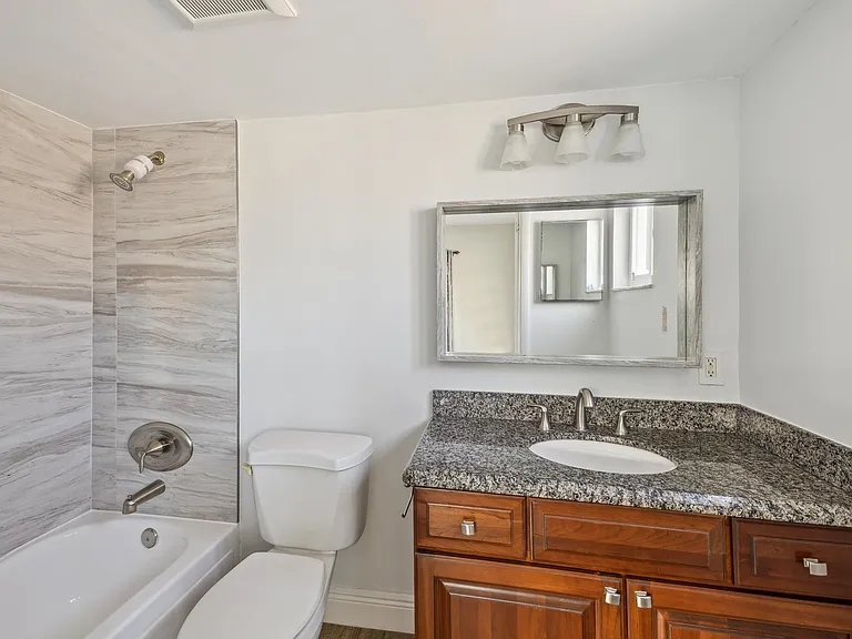 1450 N Riverside Dr #101 — Photo 11