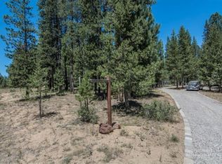 15082 River Loop Dr W, Bend, OR 97707