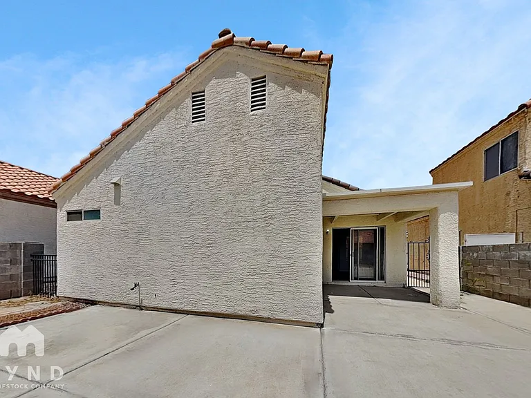 5825 Goodsprings Ct — Photo 15