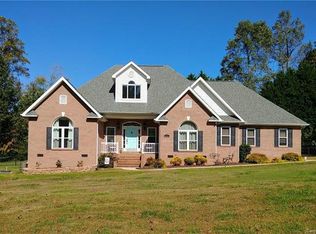 1736 Lancelot Ln, Denver, NC 28037