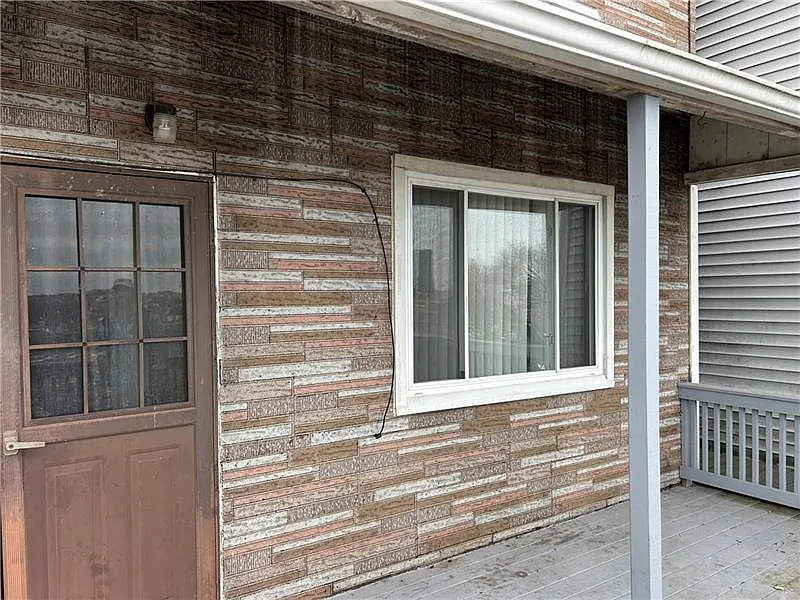 3 bed, 809 sqft, $2,200 — Photo 2
