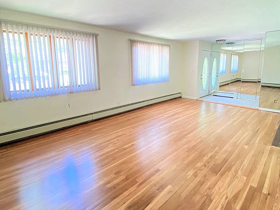 5th image of 10 Stiles Dr