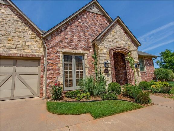 3rd image of 925 Villas Creek Dr