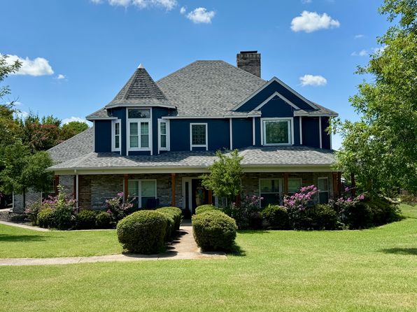 1030 Lake Grove Loop