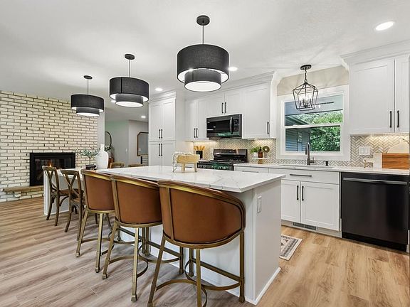 4th image of 6860 Rosemary Rd