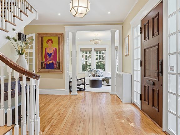 5th image of 6 Oakmount Cir