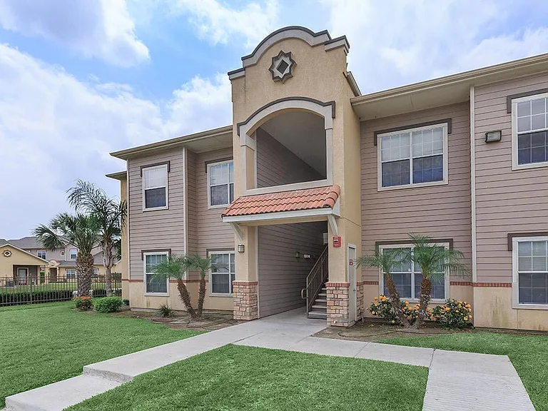 Retama Village Apartments — Photo 9