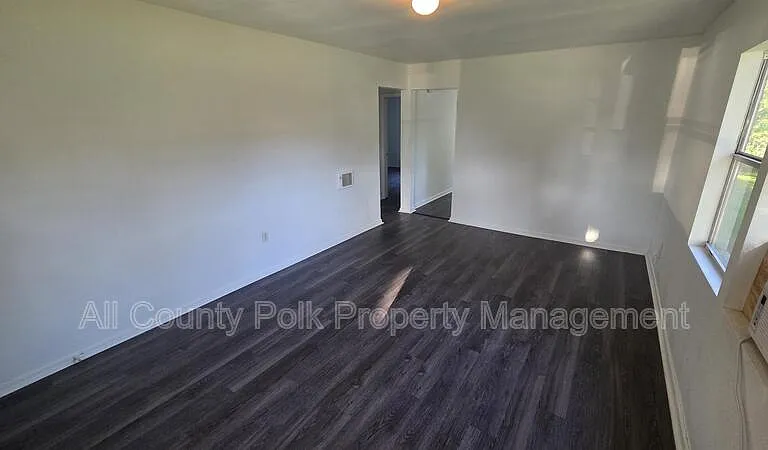 1135 Fairview Ave — Photo 3