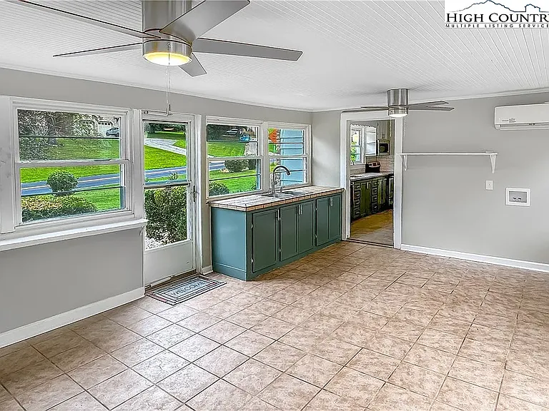 Sun Room / Laundry Room