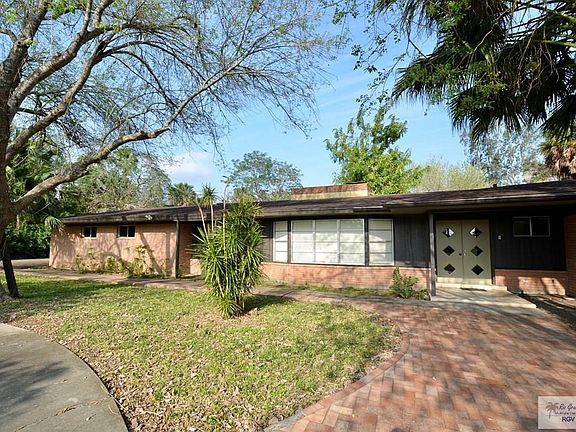 3rd image of 805 Acacia Lake Dr