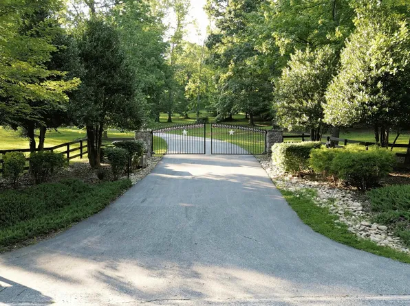 10 Knob Hill Ln, Landrum, SC 29356
