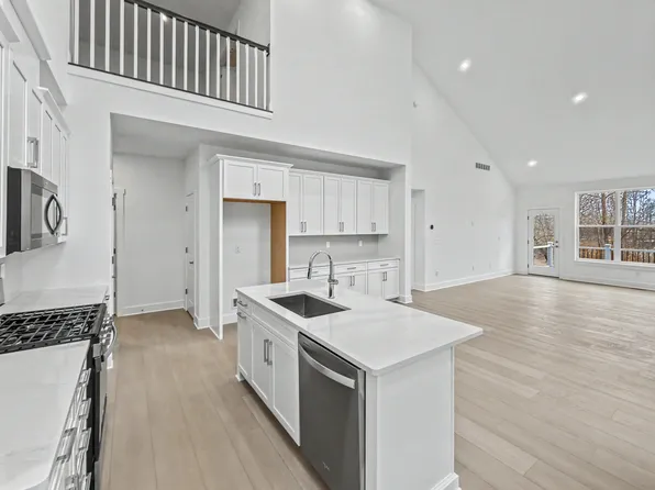 5372 Trail Vista Dr, West Bloomfield, MI 48323