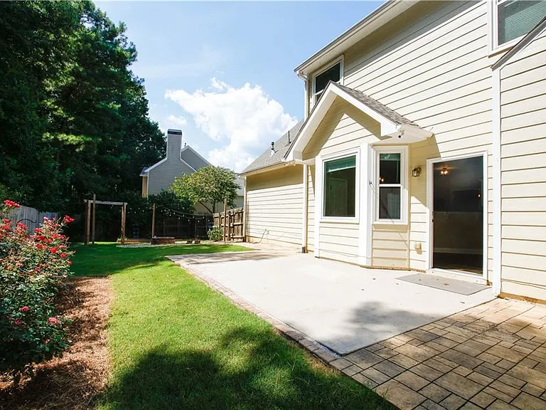 1005 Landover Xing — Photo 45