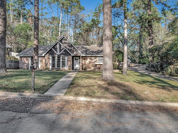 3rd image of 2316 Pinecrest Dr