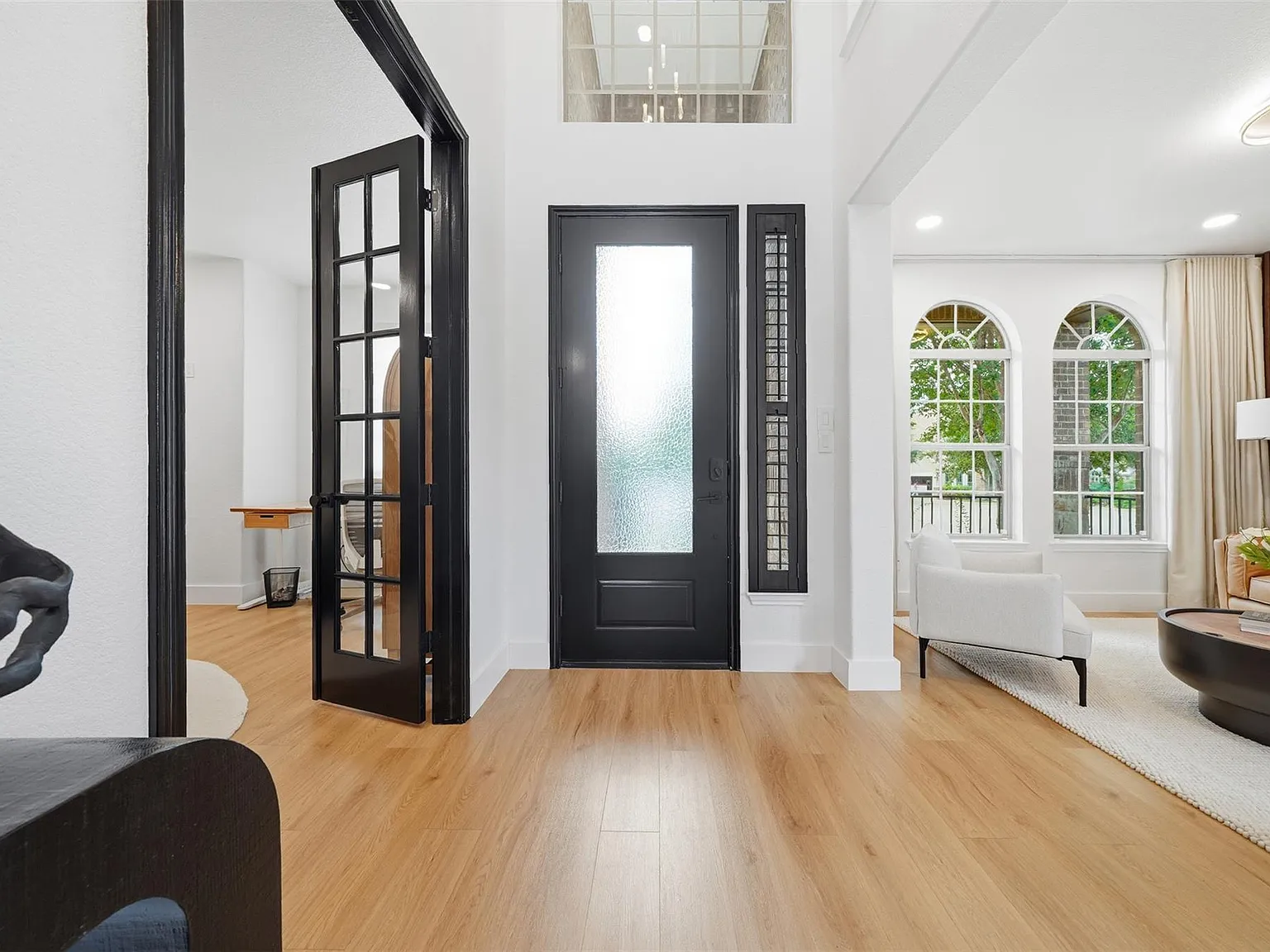 5 bed, 3.5 bath, 4192 sqft, $5,000 — Photo 3